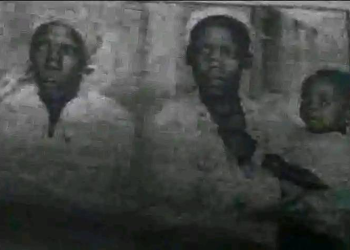 At Lang’ata Barracks Mrs. Wilkista Oketch, mother of Hezekiah Ochuka, and his sister Mary Adhiambo arrived for the court-martial of the man accused of leading the 1982 coup attempt.