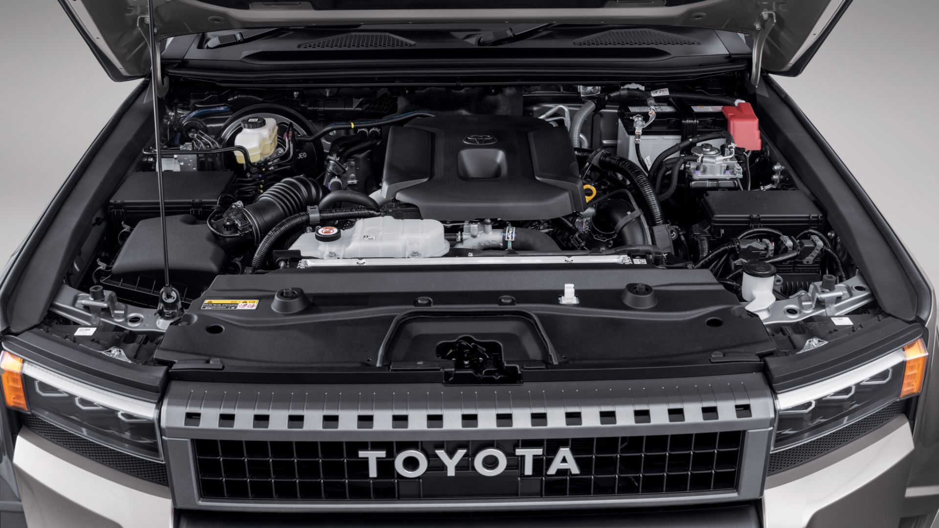 Toyota Prado 2025 engine bay