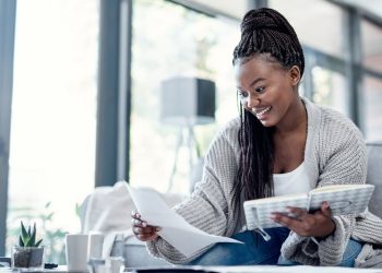 How to Stop Living Paycheck to Paycheck in 2025