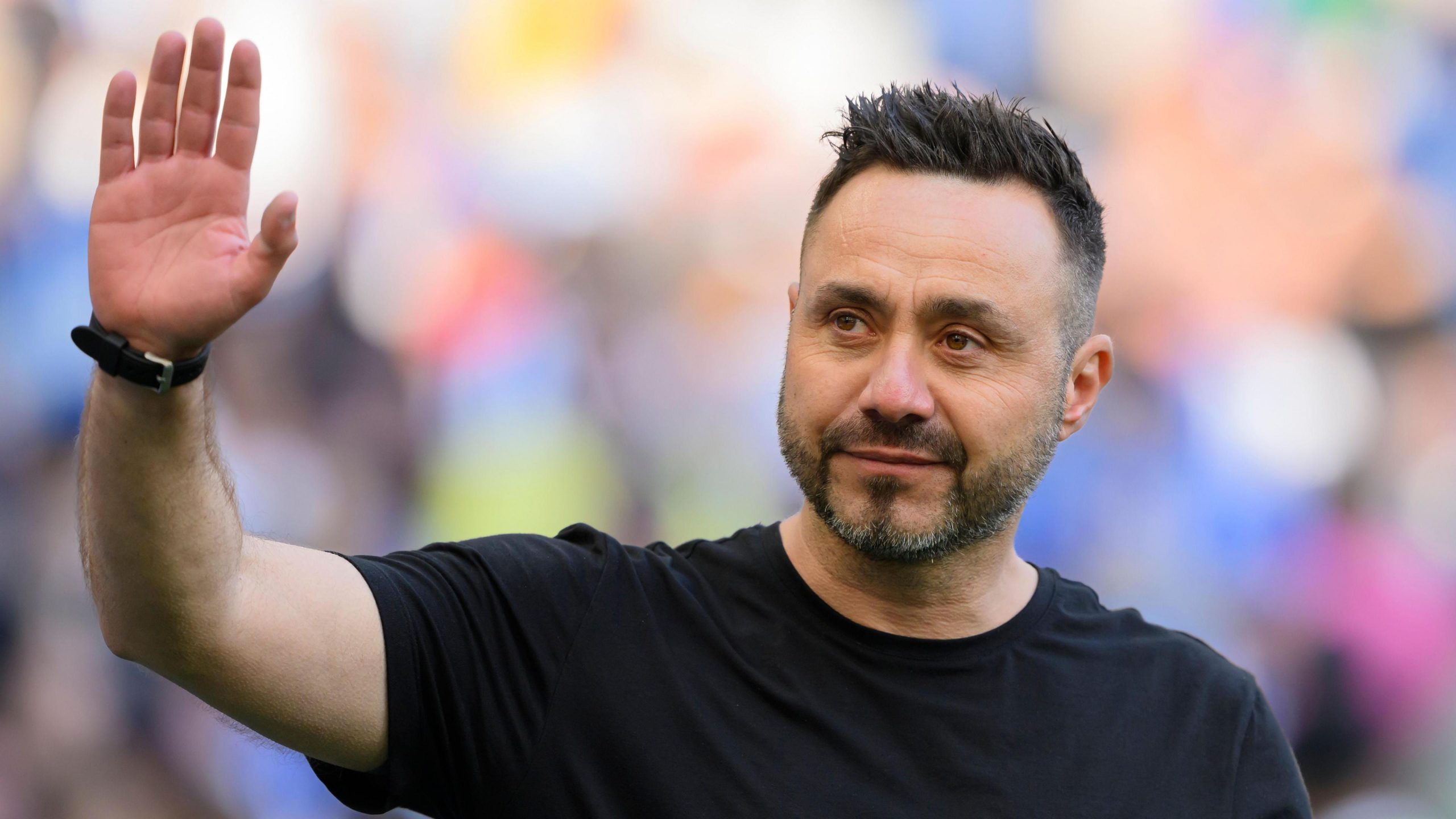 Roberto De Zerbi in action during a Marseille match