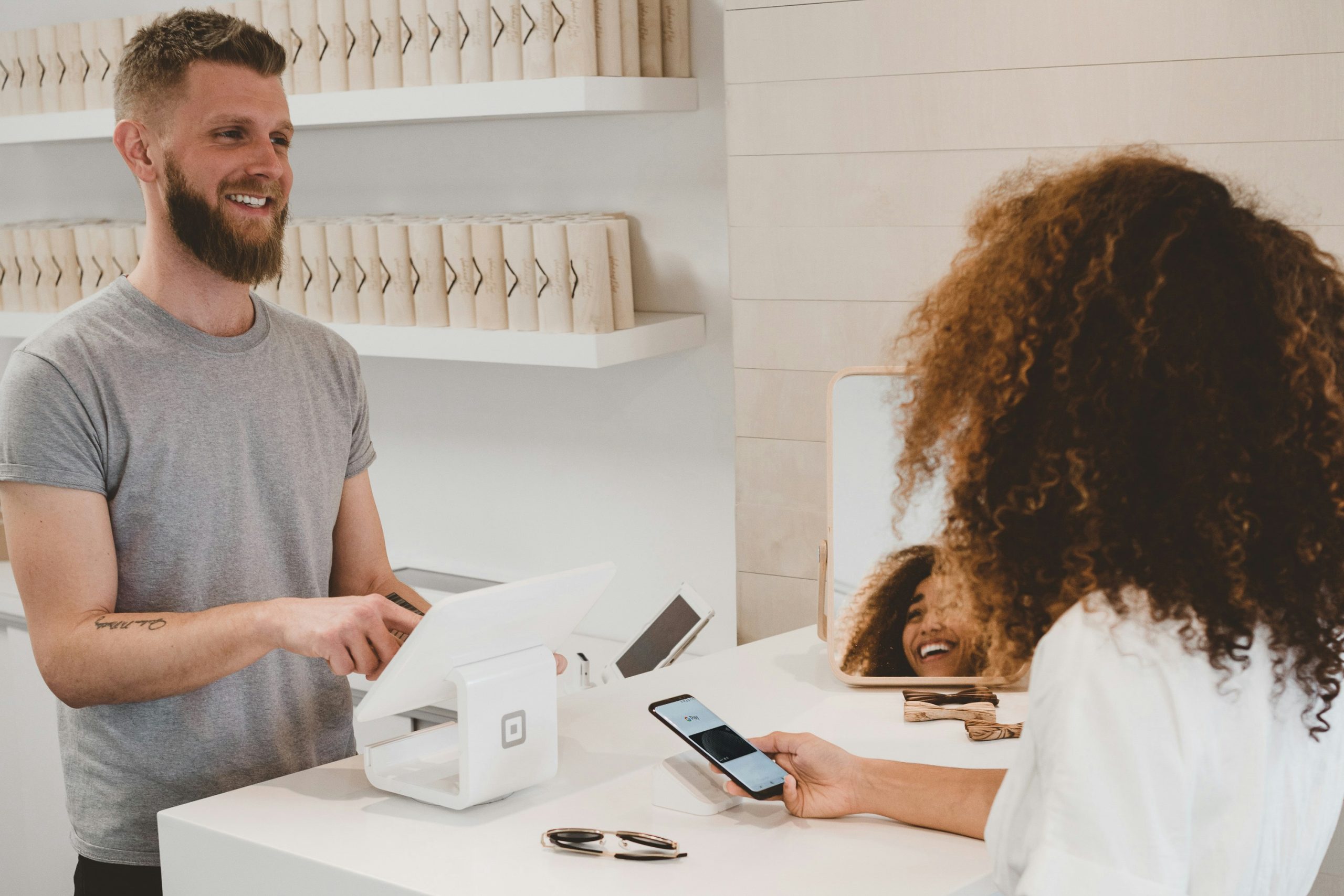 Smart ways Kenyans abroad can send money home without losing value using mobile app
