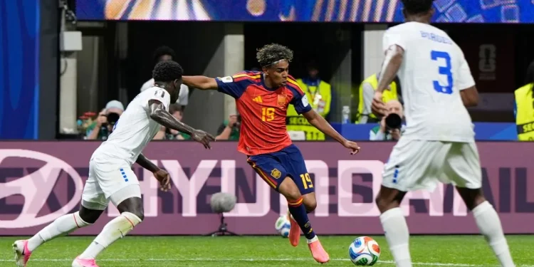 Spain's young midfielder dribbles past two Cape Verde defenders during a FIFA World Cup 2026 group-stage match, showcasing close ball control in a tense contest that ended in a surprising 0-0 draw.